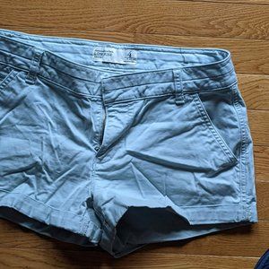 Abercrombie & Fitch Women's Low Rise Light Blue Short Size 4.